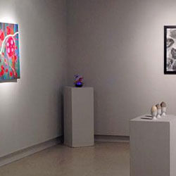 学生美术馆展出学生艺术展览。