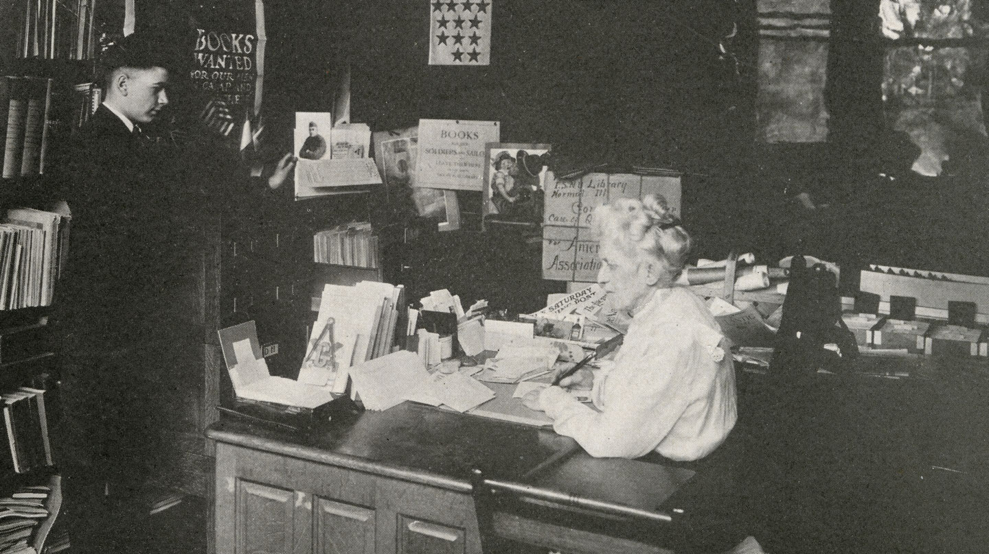 安吉米尔纳与学生互动在她的办公室”>
          </div>图书馆位于北大厅在第一次世界大战期间。米尔纳与学生工作,在大学的肯尼思•普林格尔战争服务委员会。</div>
        </div>
        <p>米尔纳校园是一个杰出的人物,直到1927年的秋天,当疾病迫使她停止活动的工作。她死于1928年1月13日。课程被取消在米尔纳的追悼会在Capen礼堂举行。很多来表达敬意,礼堂是人满为患。当地报纸的一篇社论,比例绘图仪,转达了感情,自尊和尊重感觉米尔纳:</p>
        <p>“师范大学不会像同一个地方没有错过安吉的微笑,和蔼的性格。诉米尔纳,38年图书馆员的机构。她死在星期五结束了的生活有用服务等几乎没有相似之处的当地机构或任何其他国家的一部分。她接触年轻人,宽大,她巨大的基金有关图书馆的信息影响了许多人的生命。她的记录将长期保持的一个强有力的影响的一个伟大的机构。”</p>
        <h2>第一个米尔纳图书馆(1940 - 1976)</h2>
        <p>米尔纳去世十年之后,开始建设一个新的图书馆在伊利诺斯州。它是第一个建筑大学为唯一目的的图书馆。在图书馆的奉献6月10日,1940年,那些知道米尔纳在出席。与会者共享之一,”…她的生命一样长久的影响她现在的名字是雕刻的石头。”</p>
        <h2>第二个米尔纳图书馆(1976 -现在)</h2>
        <p>1976年7月,经过多年的计划和长时间的延误,第二个建筑被称为米尔纳图书馆开放。这个空间是故意设计和转换适应不断变化的学生需求和技术的发展。</p>
        <p>米尔纳的精神生活在她以行动。多年来她声称,他们已经经历了一些飘渺的精神。追溯到1990年代,报告物化米尔纳的超自然存在原始米尔纳库(现在威廉姆斯大厅)。各种消息人士报道和调查这些超凡脱俗的邂逅。值得注意的是,在2004年,旅游频道访问校园拍摄一段15分钟的米尔纳的鬼魂的闹鬼的校园特别。从2017年骑马哨兵的这篇文章了解更多。”<a href=