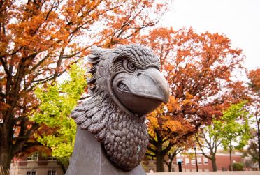 红鸟广场的雷吉·海德雕像