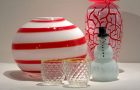 花瓶，装饰品，眼镜-艺术品的例子出售在假日玻璃销售