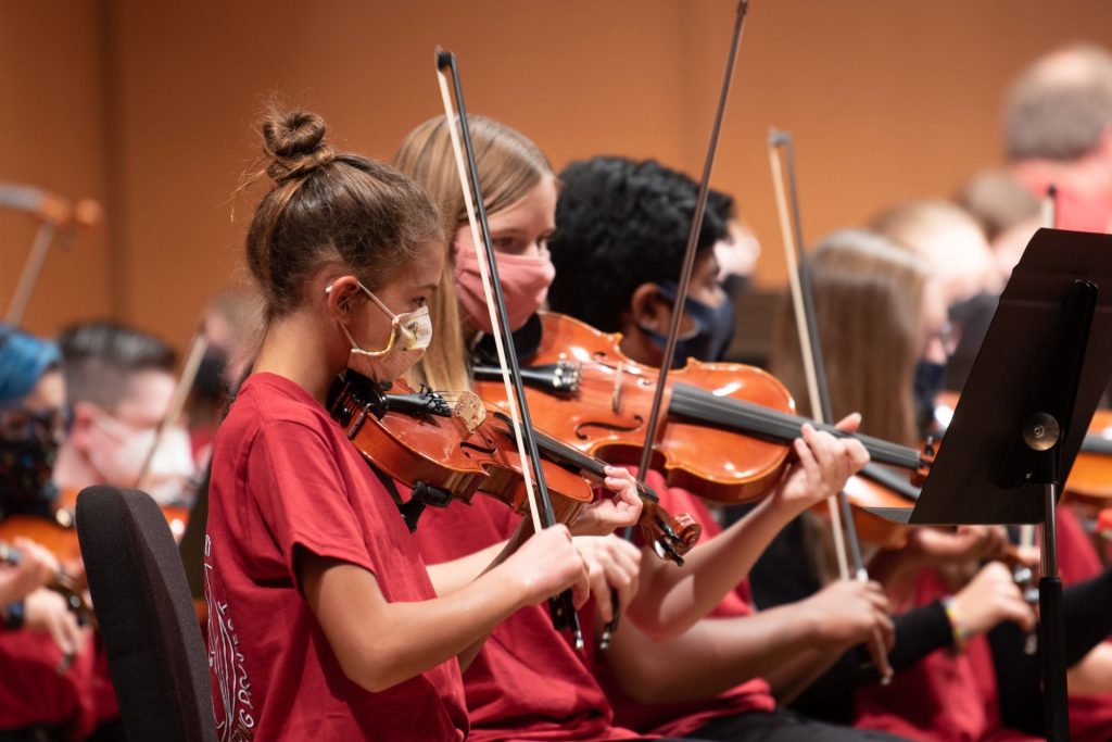 伊利诺斯州小提琴弦项目的学生