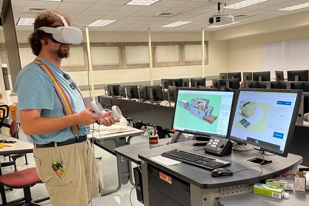 学生穿的基于“增大化现实”技术的耳机在实验室