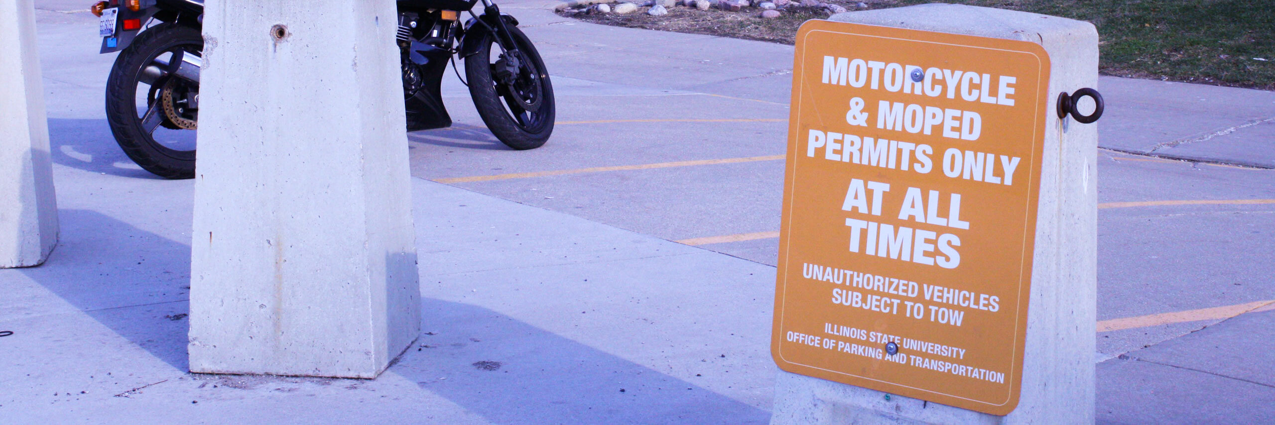 摩托车的照片/助力车停车标志。