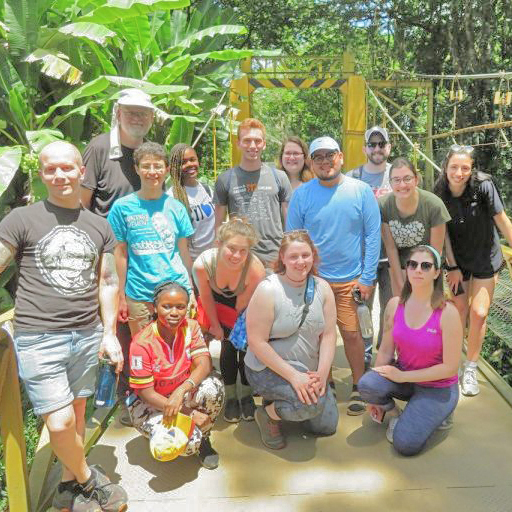 2019年哥斯达黎加之旅的学生们。
